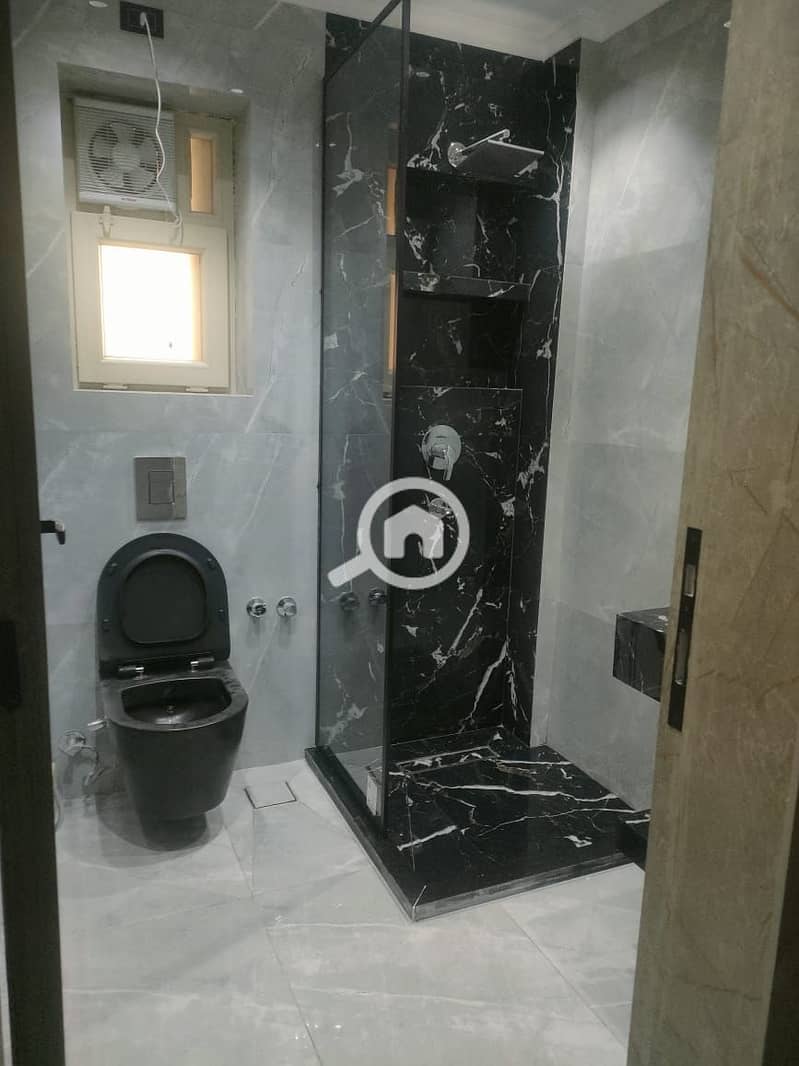 12 95ee7933-b5a4-41d4-957c-293ef56eaed4. jpeg