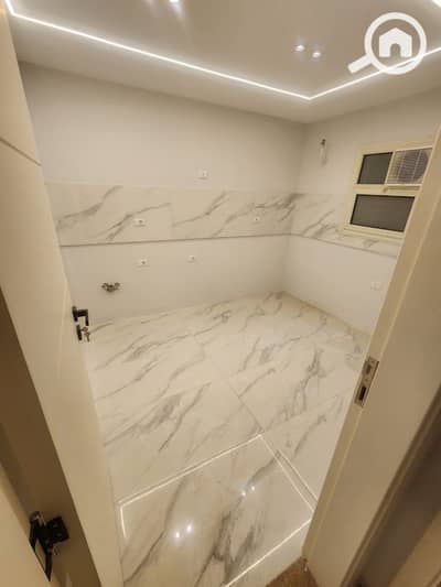 3 Bedroom Flat for Sale in Sheikh Zayed, Giza - WhatsApp Image 2025-11-27 at 5.00. 01 PM. jpeg 3 Bedroom Flat for Sale in Sheikh Zayed, Giza - WhatsApp Image 2025-11-27 at 5.00. 01 PM. jpeg