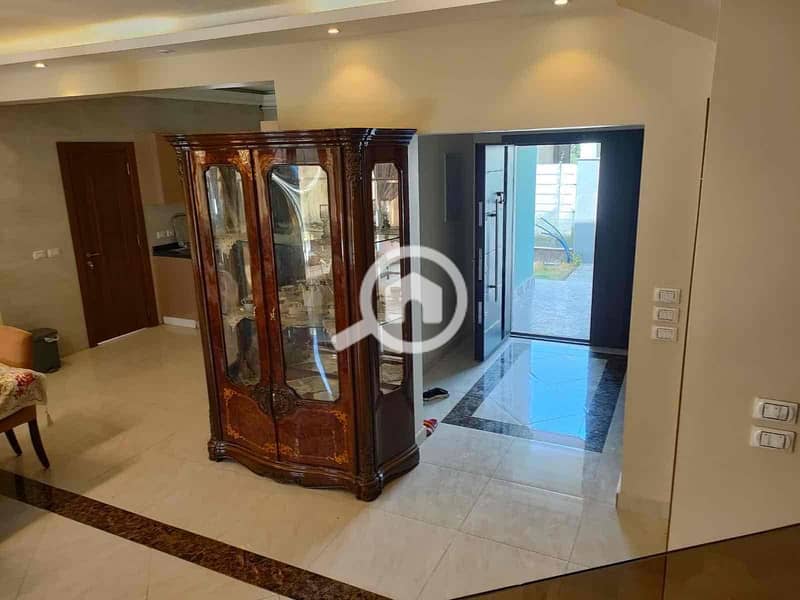 25 94ee283c-4a0a-47d4-b197-e4483c0f4afa. jpg