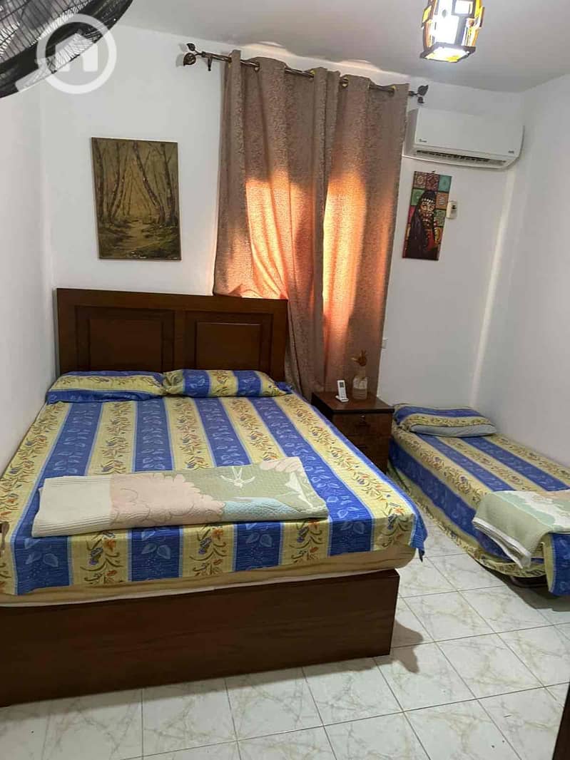 12 b5f16c6f-e7d4-4b7b-a068-e39730851137. jpg