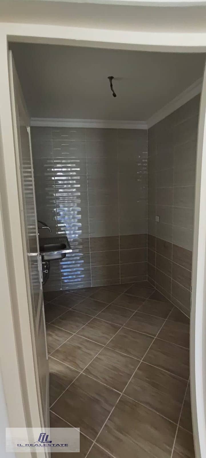 2 2f0d4683-1813-423d-b1a2-22de3145af3e. jpg