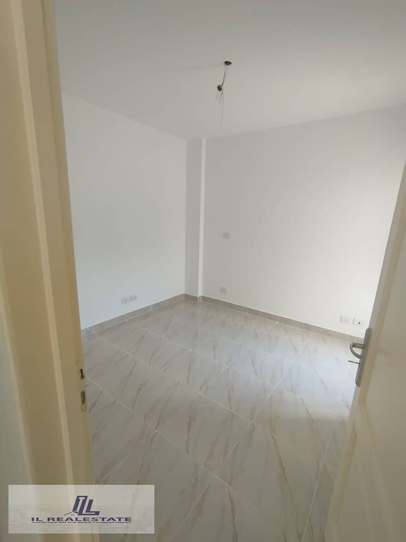 8 d2bb27f9-0df0-4675-9881-e90b0fb74c4d. jpg