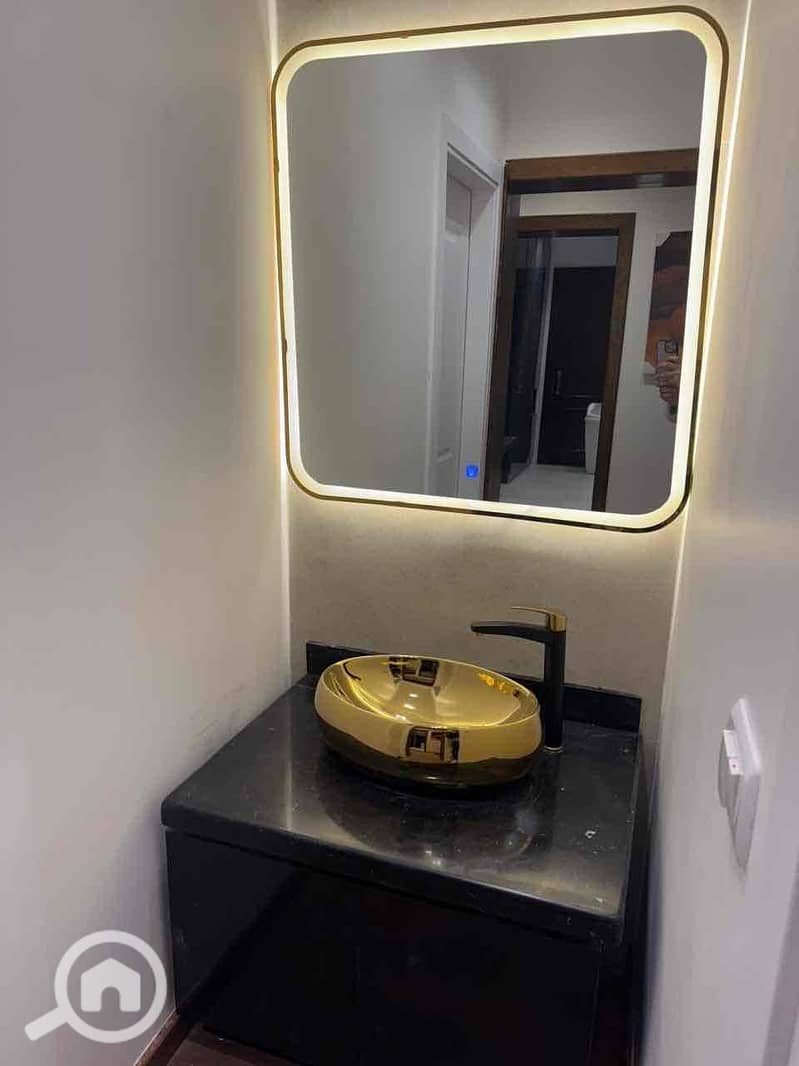 4 00f0a064-d2cf-4dc8-9ce7-3d52809d4e30. jpg