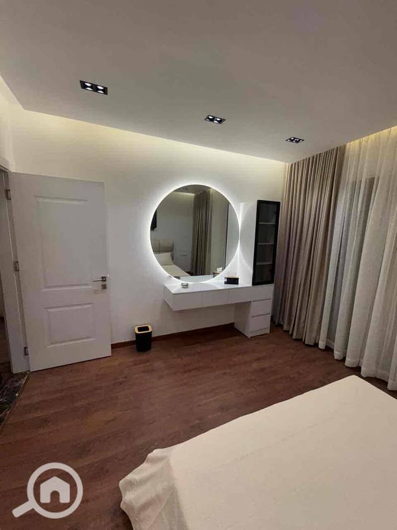 9 e96a8b5f-7deb-492f-bce5-a2f807403c41. jpg