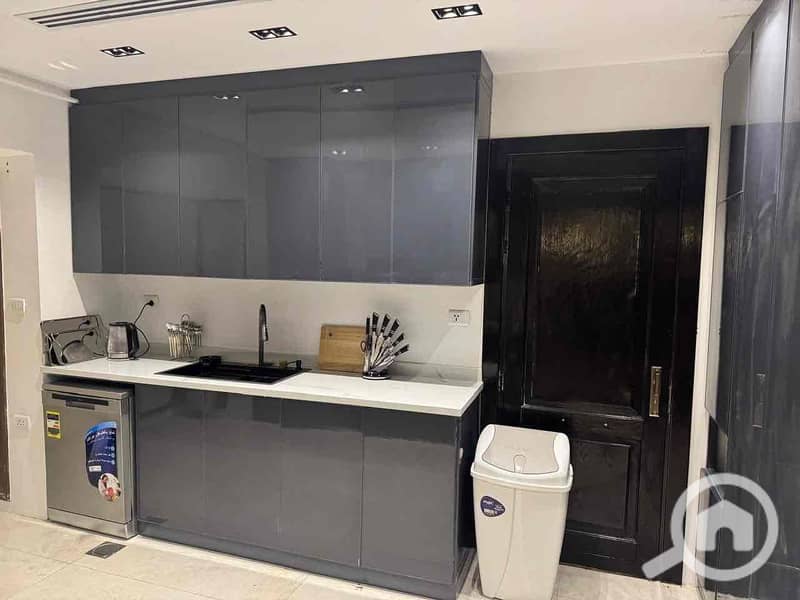 10 7d697d10-66e7-45b6-bf70-6c9c15ca09fe. jpg