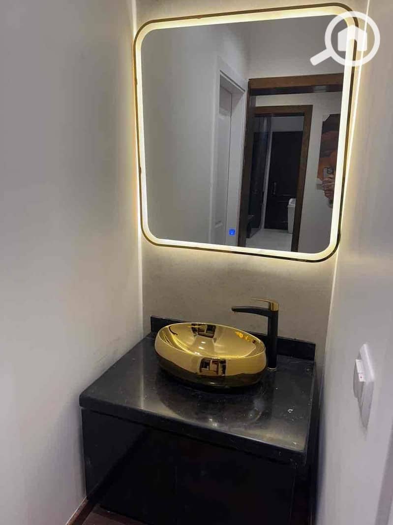 12 00f0a064-d2cf-4dc8-9ce7-3d52809d4e30. jpg