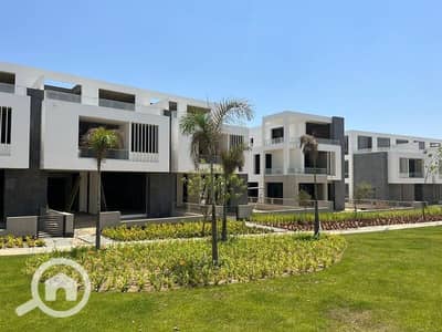 4 Bedroom Townhouse for Sale in 6th of October, Giza - 7d9923a0-a445-4d77-8dfa-016ea4c5c78c. jpg