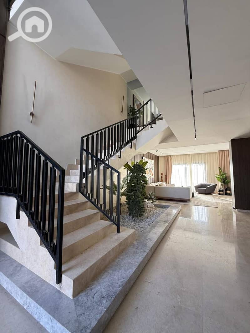 5 d2a09960-555e-42af-a0e5-5bfc7cb0b0a6. jpg