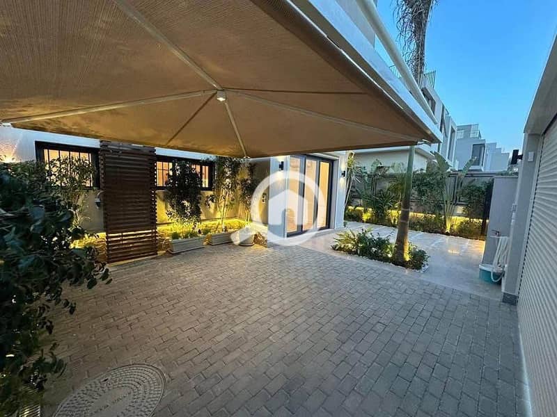 2 654a28a8-8f35-4a2f-9123-0861bb8aa934. jpg