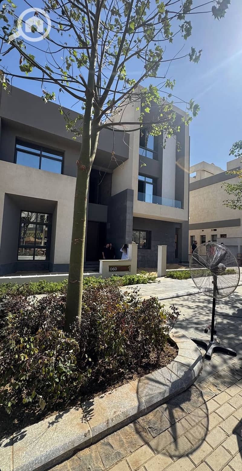 8 b6c30747-91c5-40cb-a353-1d707b27f69b. jpg