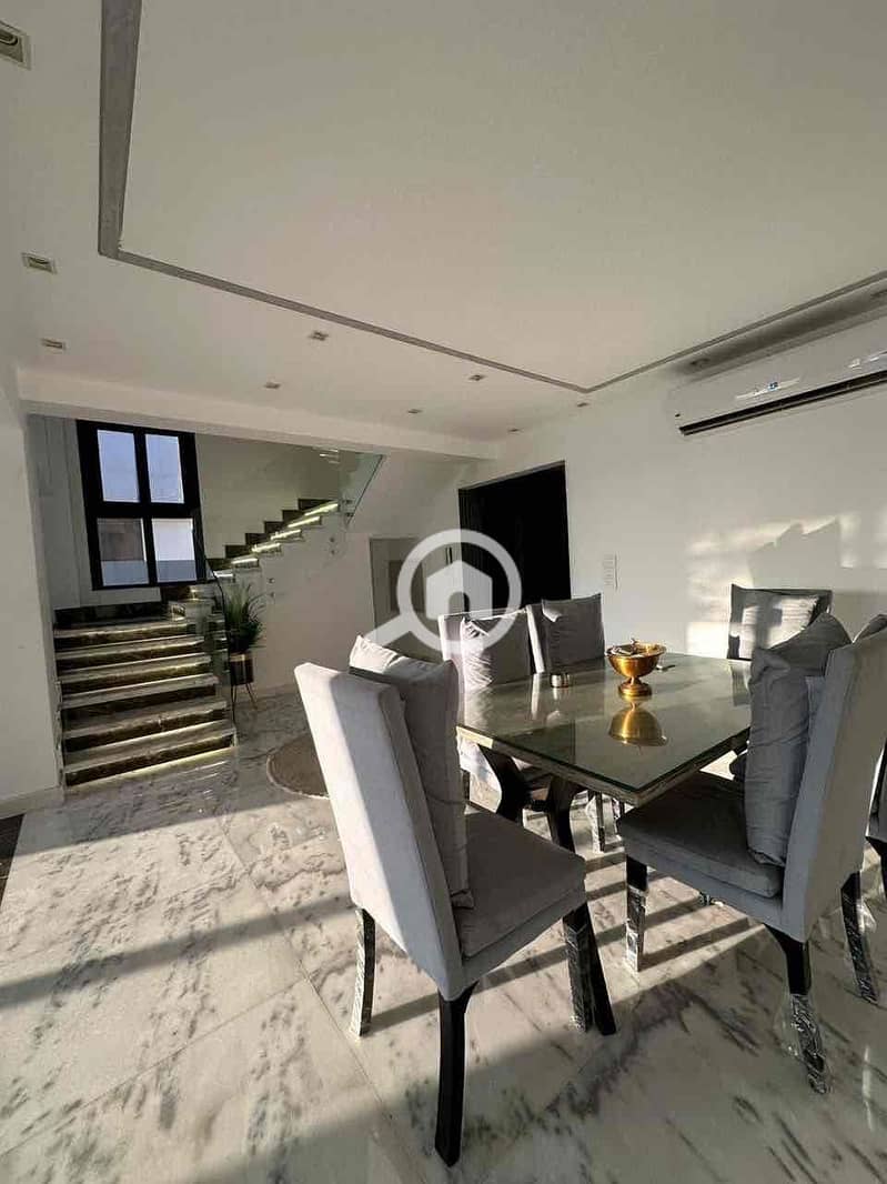 4 0c4356d2-5de7-4e5b-99b8-9dee18dfea41. jpg