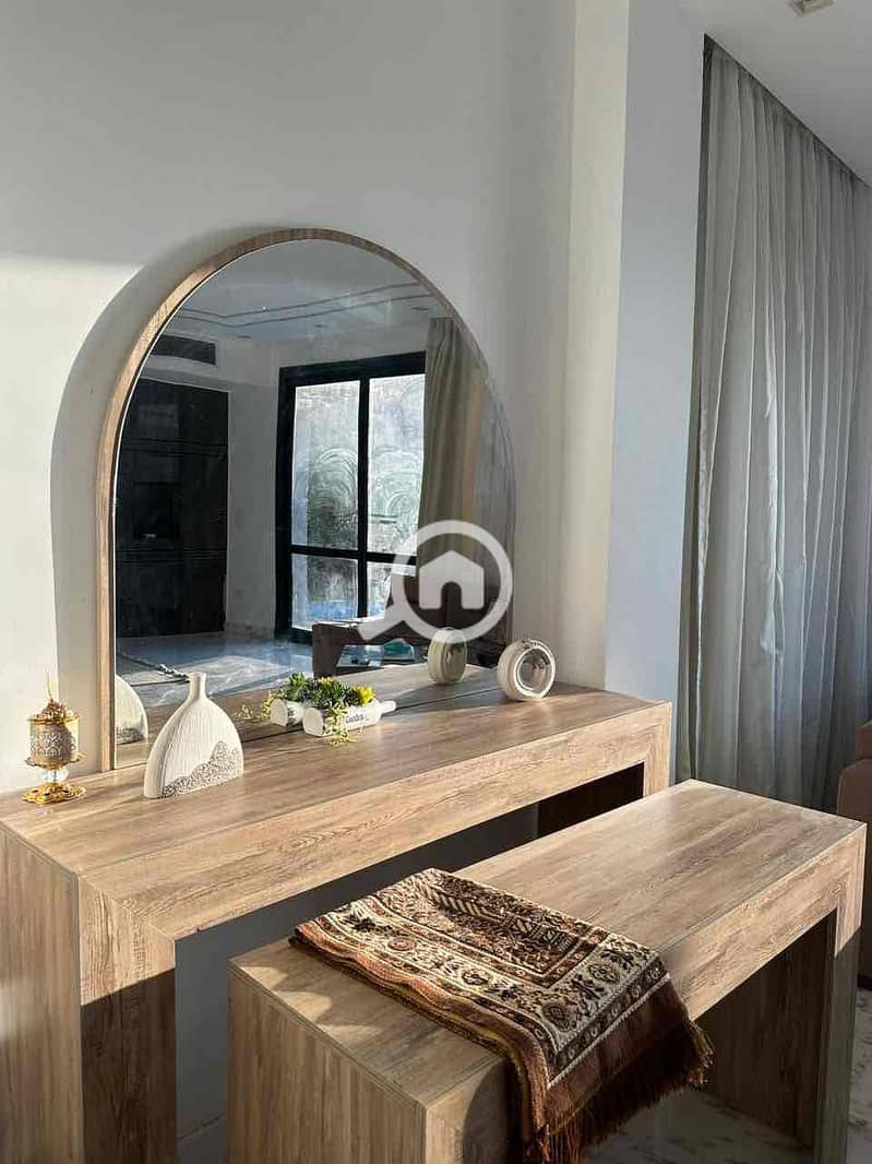 12 8e674923-ba9b-45cd-bd62-18fd652b4f34. jpg