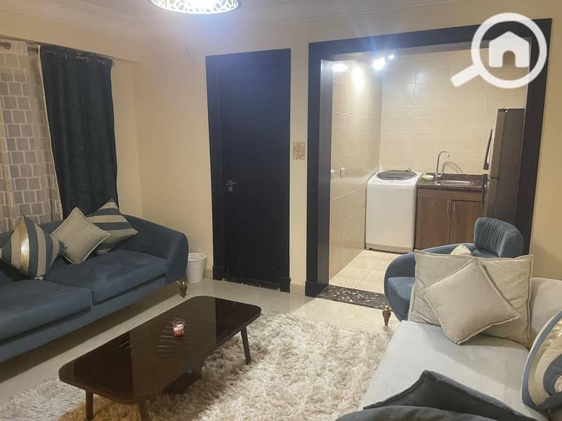 2 838d0c32-69de-41f1-a83f-472c3ae5b084. jpeg