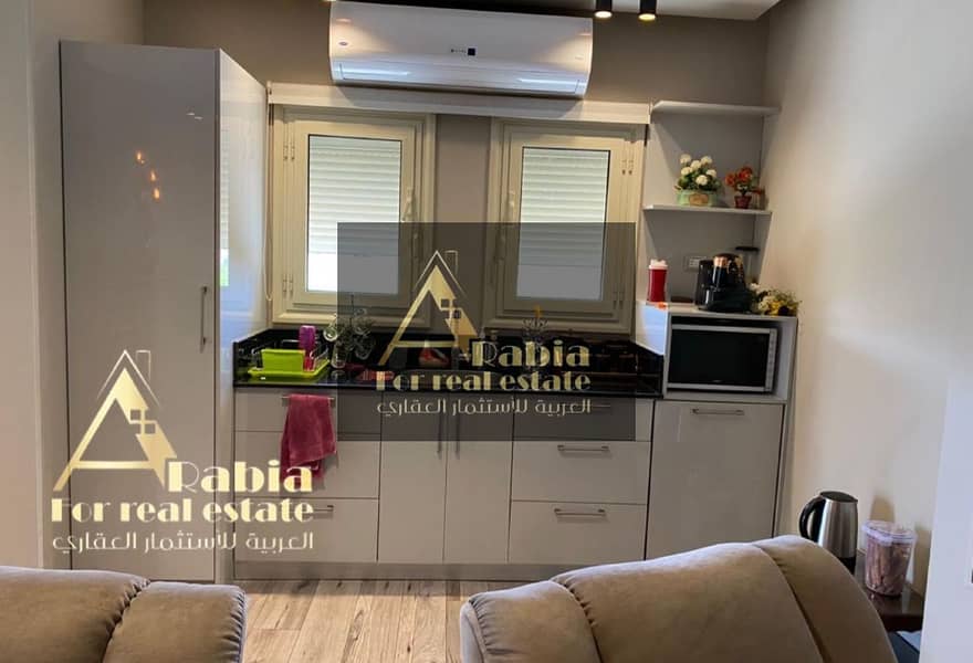 10 e2d9facb-f805-4b62-8861-39bf36eeff79. jpg