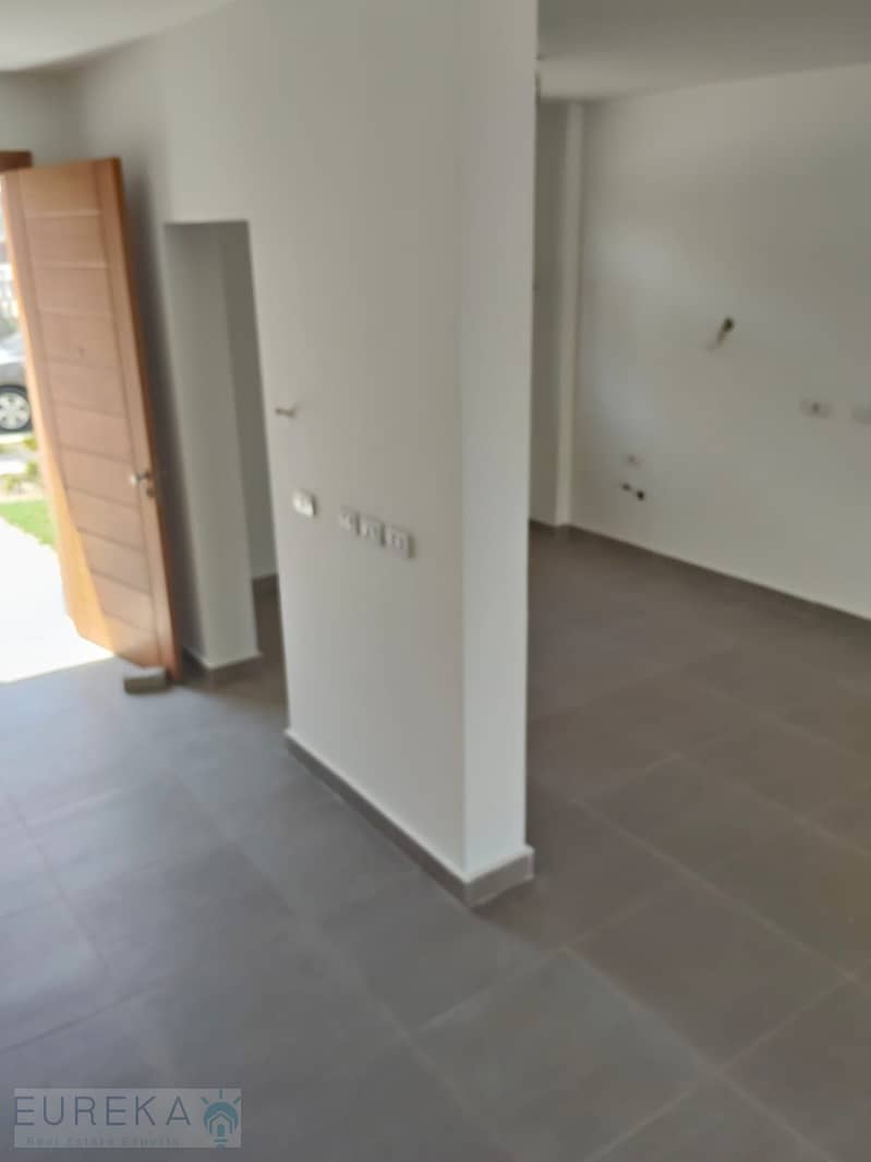 3 4a669383-f802-46e1-b3e4-feec4f456524. jpg