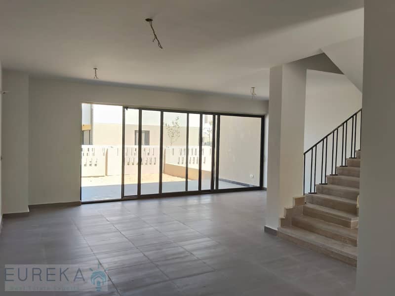 4 45e8990a-93d8-461b-8233-fa2807a623a4. jpg