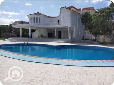 7 Bedroom Villa for Rent in North Coast, Matruh - فيلا فاخره فى سيدى كرير فى الساحل الشمالى تسع عائلات و جروبات 8 غرف