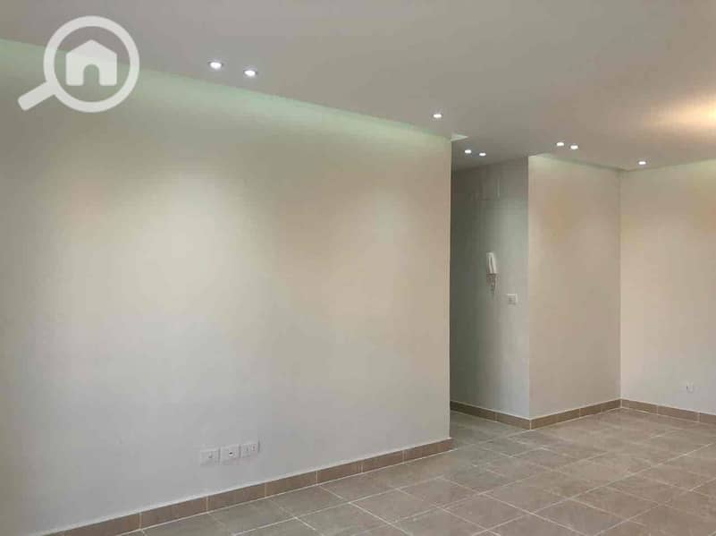 5 894844dd-f6e7-4b28-ae86-de4974382c81. jpg