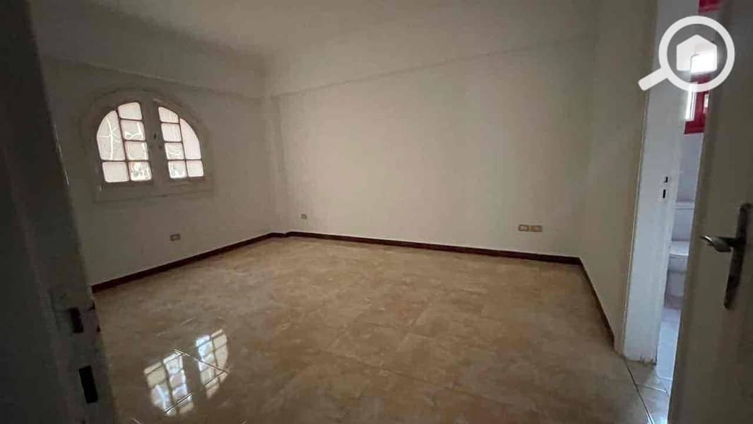 10 adc4770b-0902-470f-a66f-1e16fb73a6ea. jpg