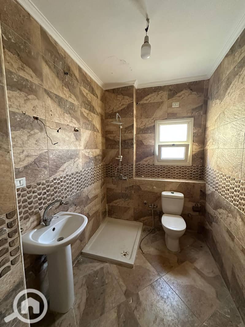 17 c2c39115-963a-4a37-8336-94cc3e733afe. jpeg