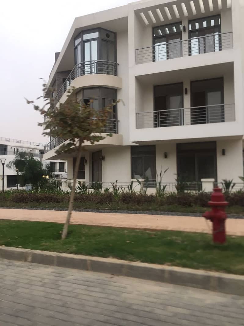 8 5bdcefca-f5df-47fb-82be-abbcf75d08af. jpg