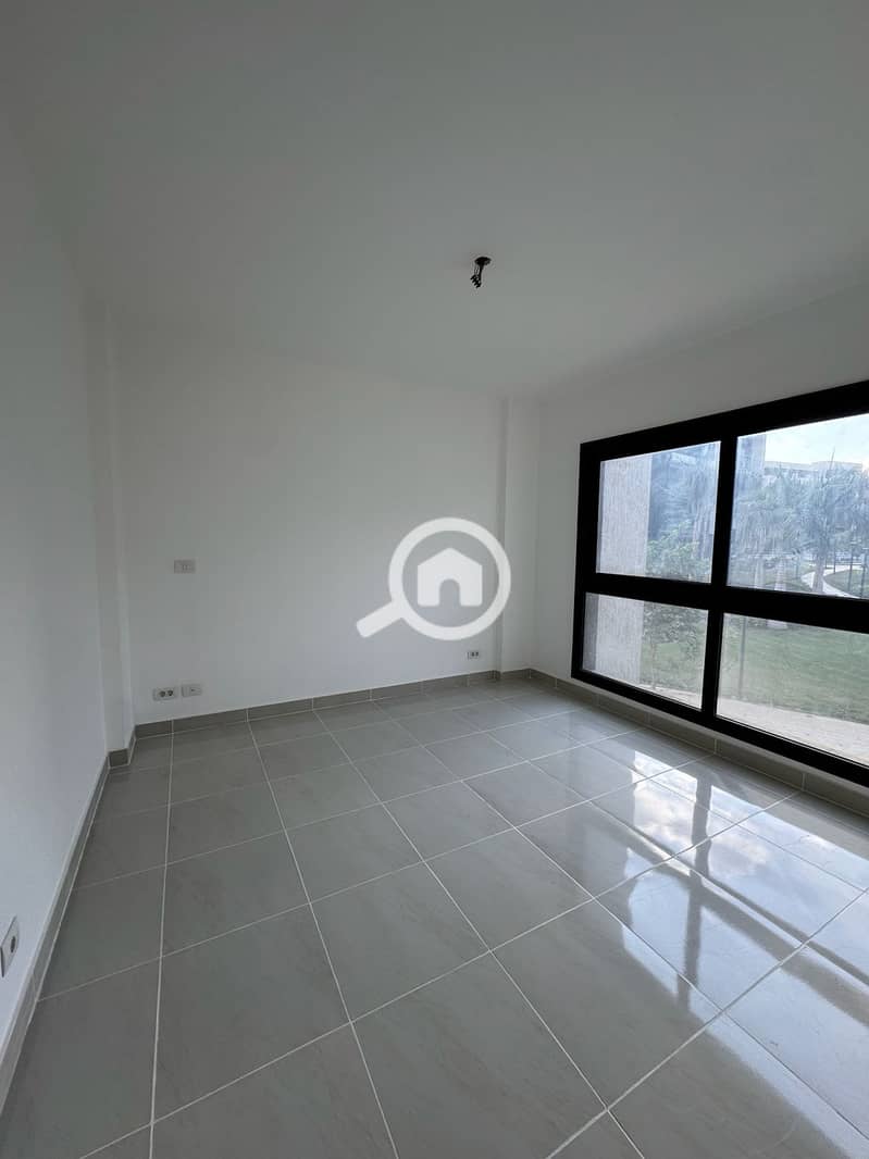 2 8c395e2f-4f7f-48ad-86eb-00f7620c4ecf. jpg