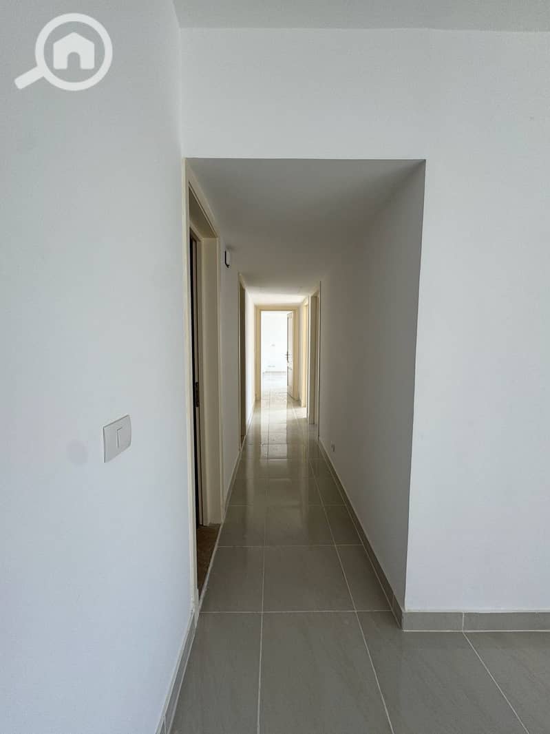 9 92187d28-f71a-40f3-b998-01e302cdc379. jpg