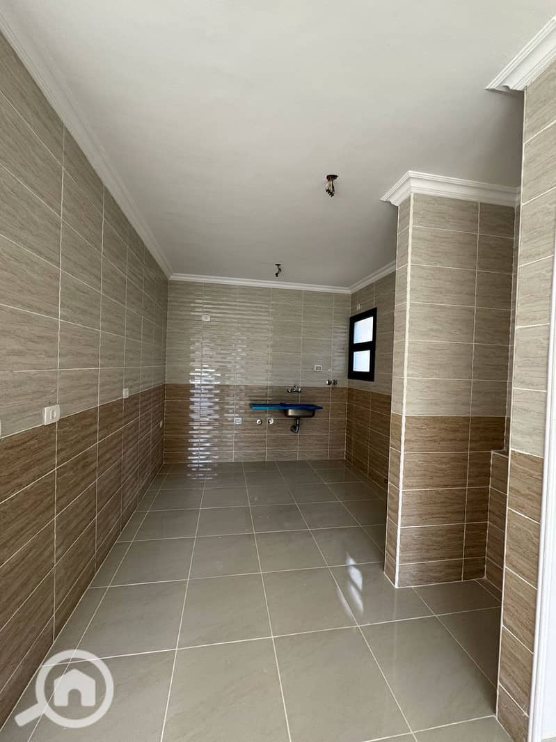 10 8bf6d93f-46c1-4b29-a75e-1e615df24df6. jpg