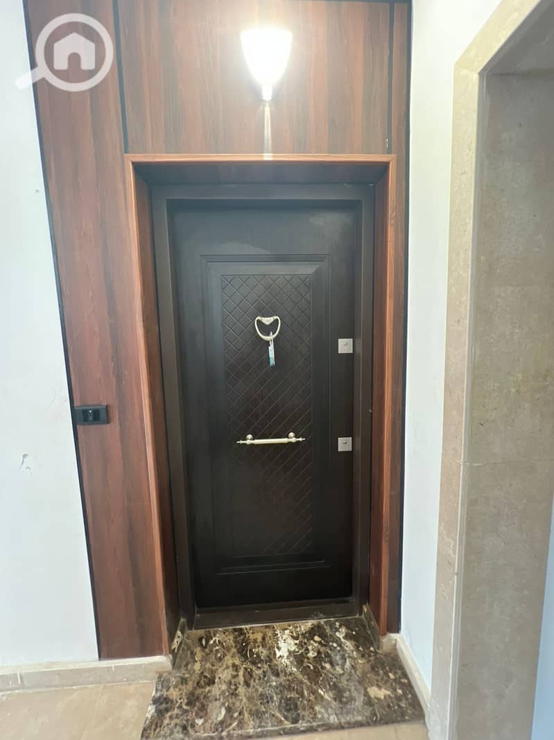 11 d84ec17e-e5fe-440b-a96a-6276f651f1d6. jpg