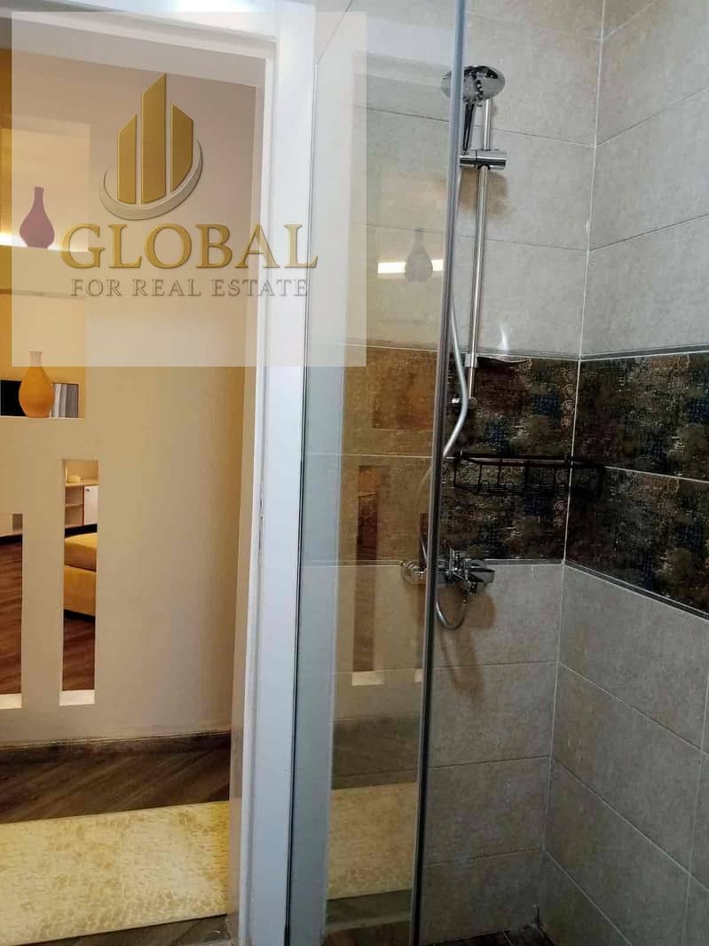 10 4f492efa-1ffc-40d9-8586-f585006bb7d6. jpg