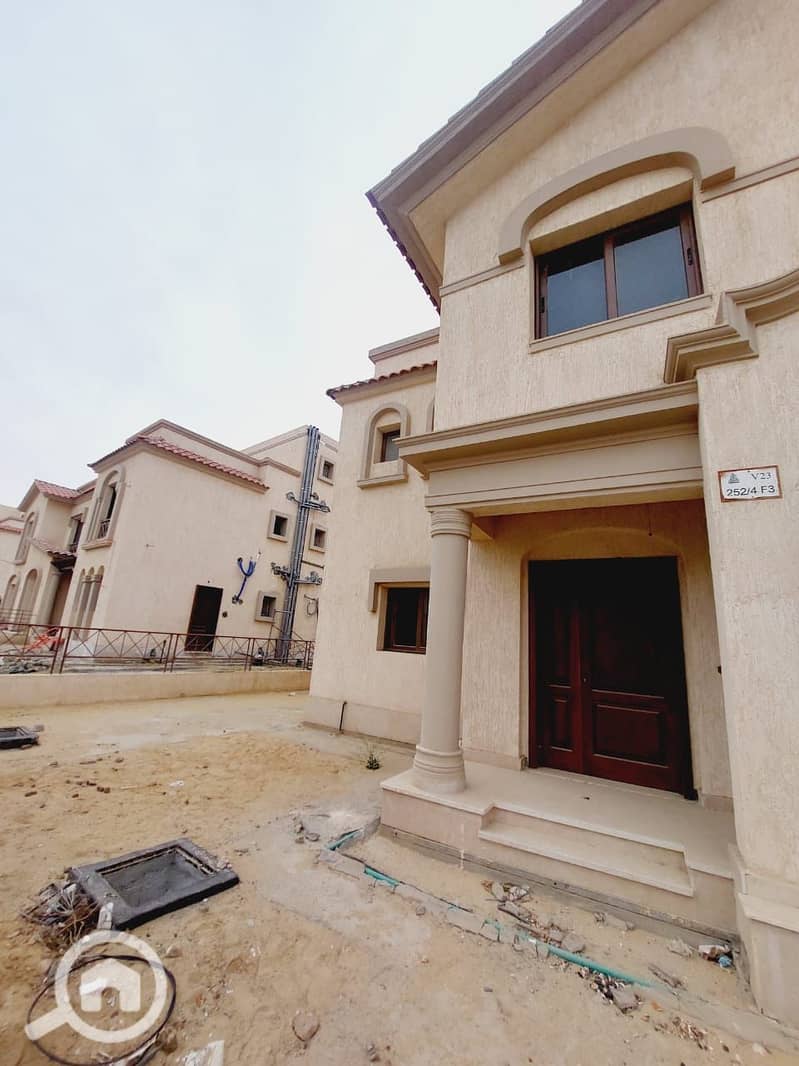 9 e4c04a87-09d5-47de-a057-13c0ec78f8a1. jpeg