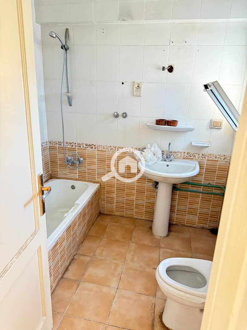 7 595928296_1161492609485875_1132675847298497518_n. jpg