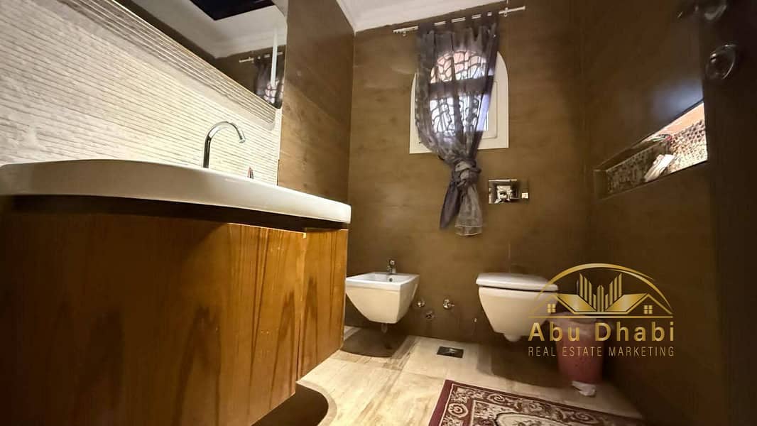 6 856f37c0-51bb-46b6-b6a0-5923cb53b524. jpg