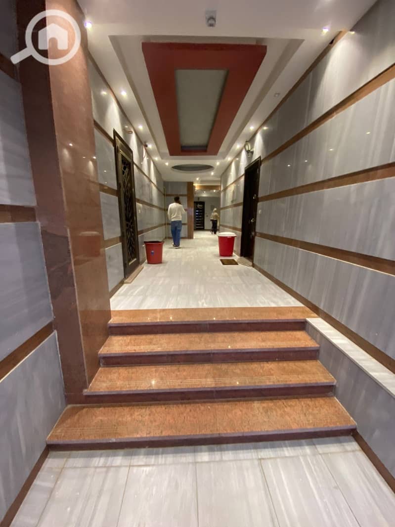 9 642839b8-8c1d-445c-ac94-4dbe6a53f0d0. jpeg