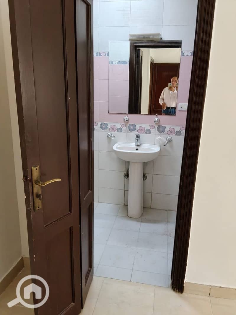 9 54935aa2-f2a2-43c9-9492-0bfffa5d95fc. jpeg