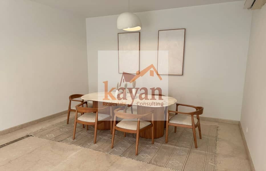 4 fc81e481-5a81-4f46-bafb-b0826d624339. jpg