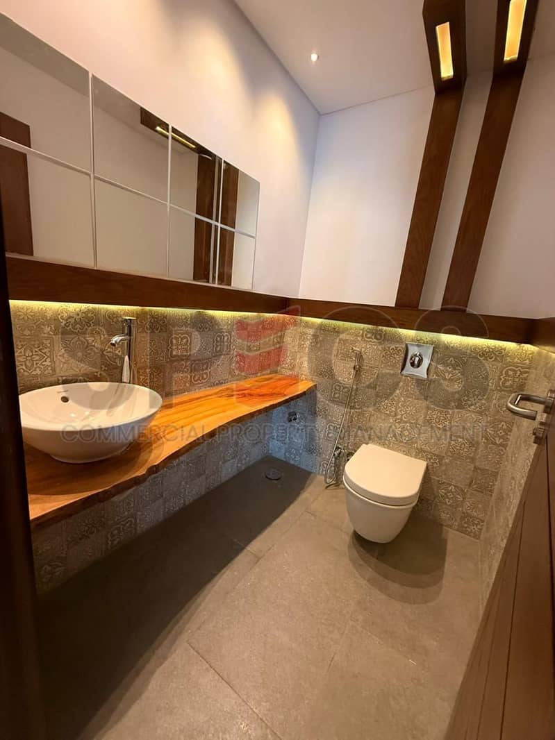 4 photo_5945258426395379701_y. jpg