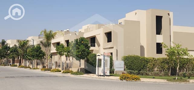 4 Bedroom Townhouse for Sale in 6th of October, Giza - The Crown 5. jpg