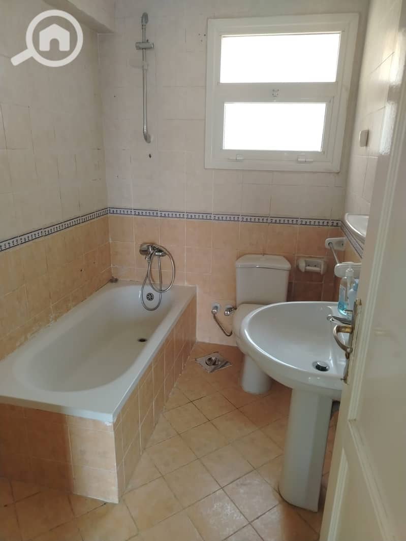 7 cc3f8424-6af1-4c0d-a4c6-4c1267d5adb5. jpeg