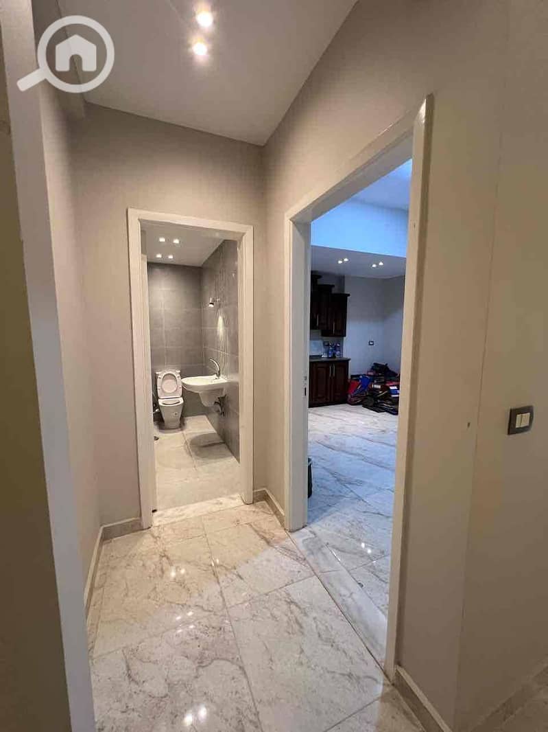 8 e8b51e05-00c2-41f3-90f1-0bbd7d5594a3. jpg