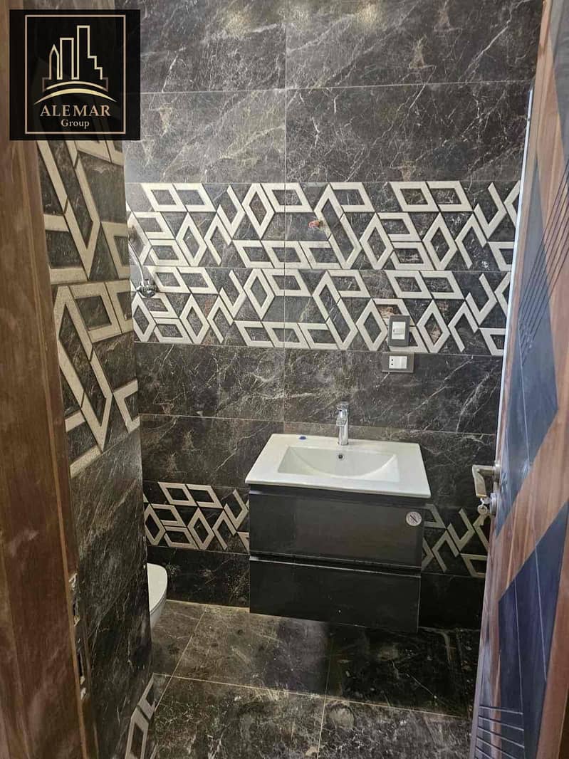 8 d1219648-40c3-4874-b6d7-0d7eb30ce6df. jpg