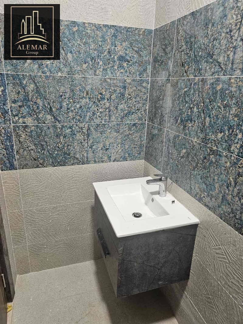 9 453b09c8-283b-44e2-987a-6e878b8b5896. jpg