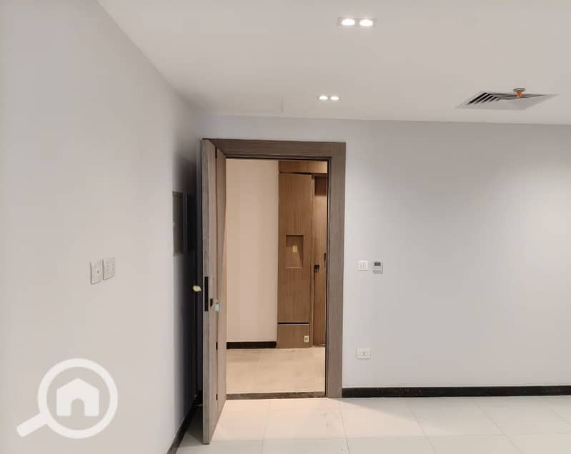 10 WhatsApp Image 2025-10-29 at 18.50. 33_e53055f7. jpg