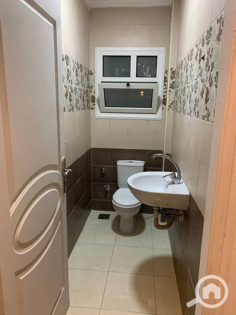 4 4a83d2ca-53d3-4798-a355-e1e7a7f74720. jpg