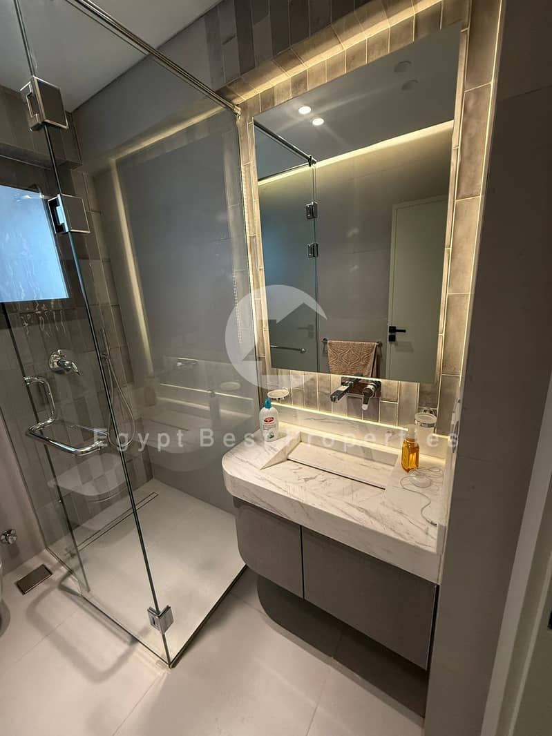 12 d95757f1-fc92-43b9-afd6-3cdc762f8f49. jpeg