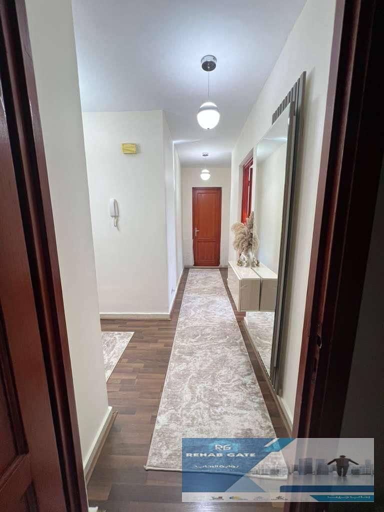 10 b980c328-6d6f-4159-8065-21e3e7285ae8. jpg