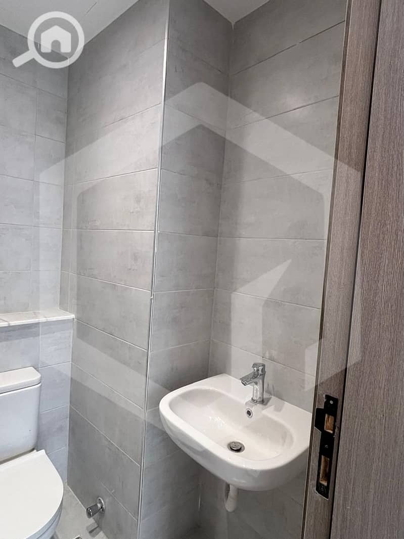 6 Central Avenue 6. jpg