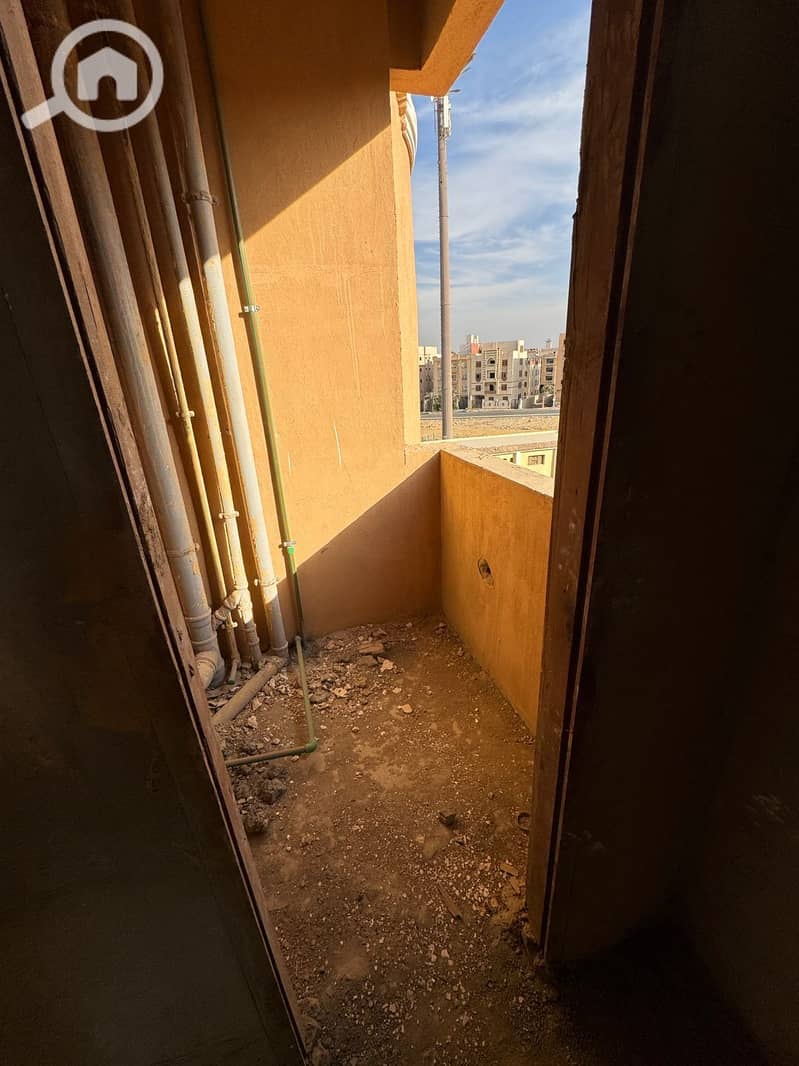 27 381f7a11-3b93-426c-b2d2-001f1cce52db. jpeg