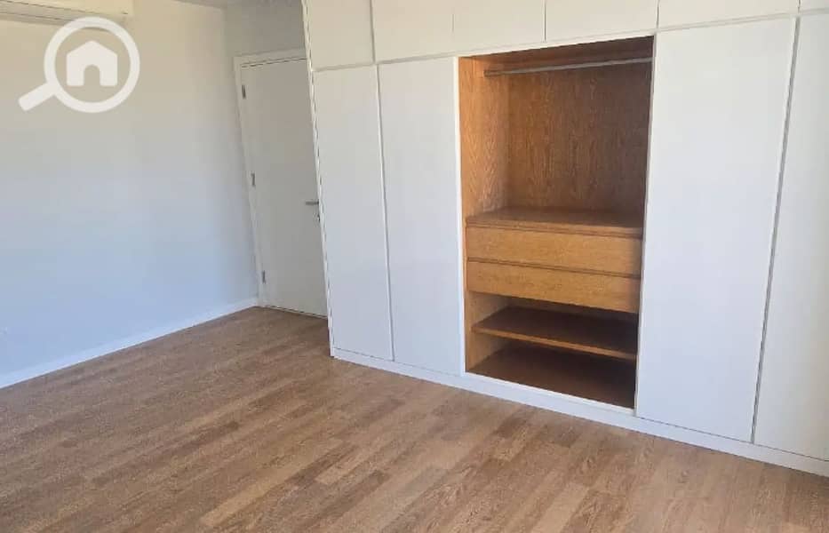 5 7242363-c4f9do_1400x900. jpg