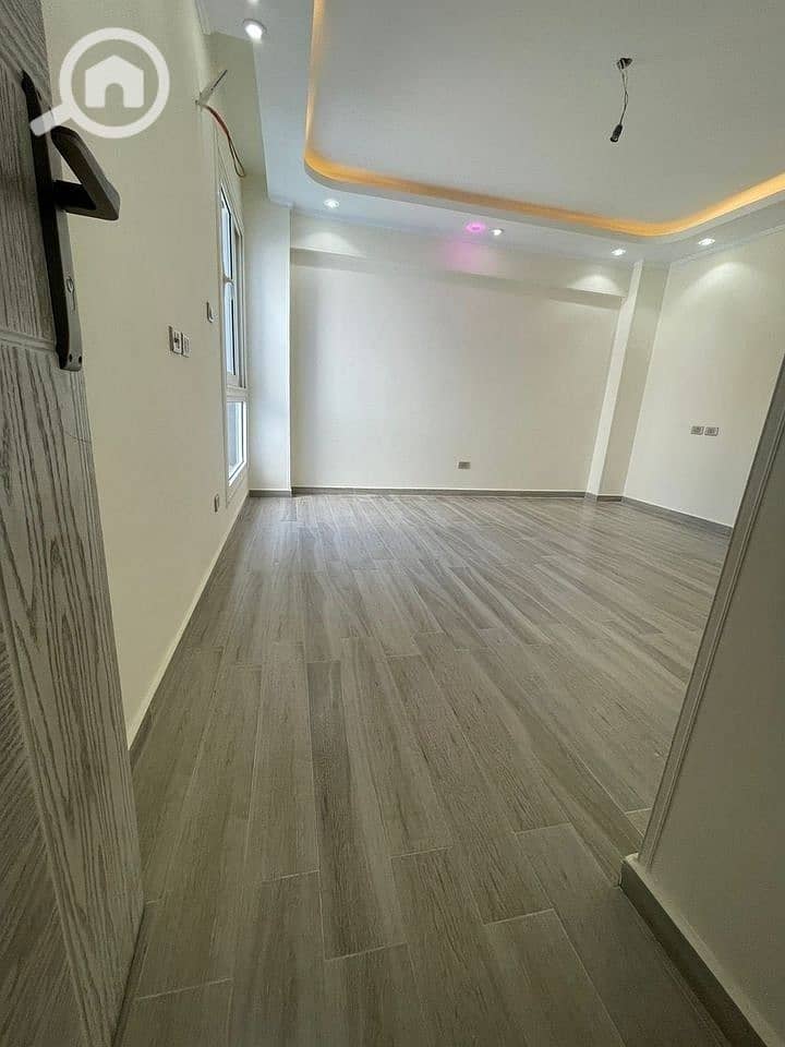 4 ce103e51-8dbd-4a3a-9bcd-ca6f8dd00be2. jpeg